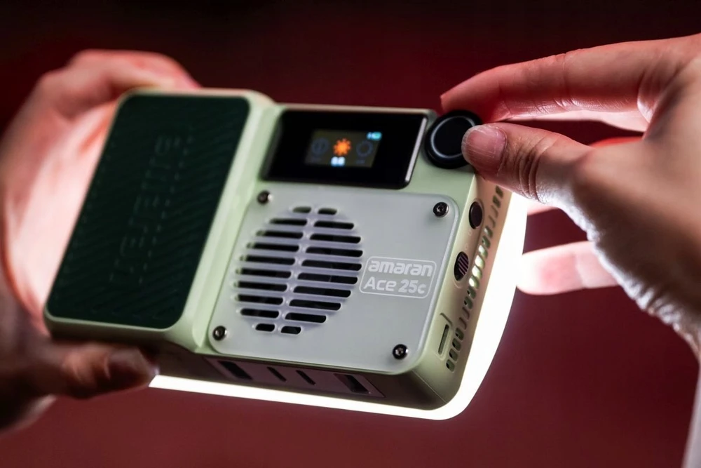 Aputure Amaran Ace 25c Baltas