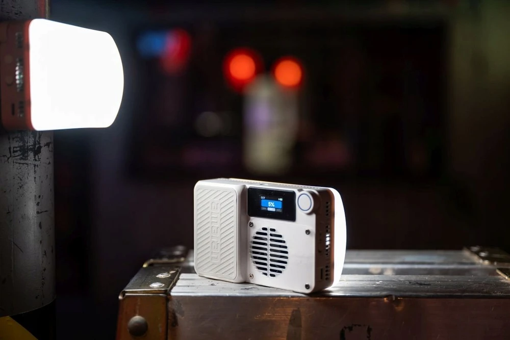 Aputure Amaran Ace 25c Baltas