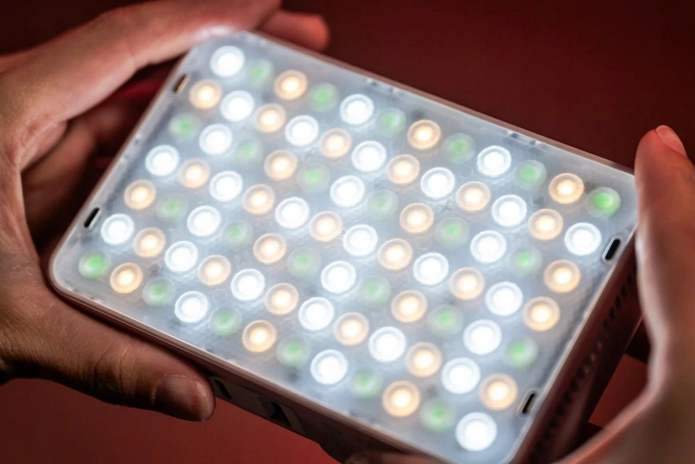 Aputure Amaran Ace 25c Baltas