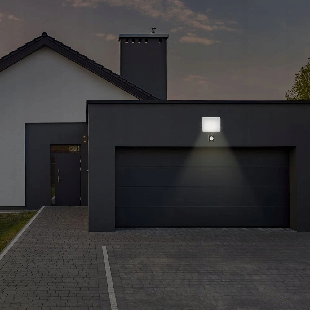 Naświetlacz V-TAC Projektorius LED su judesio jutikliu FLUXI MC 30W 3600lm 6500K IP65 Juodas