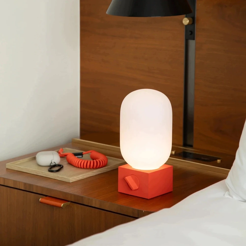 Native Union Pop Light – powerbank 5000 mAh, kabelis Pop 1,2 m (alarm red)
