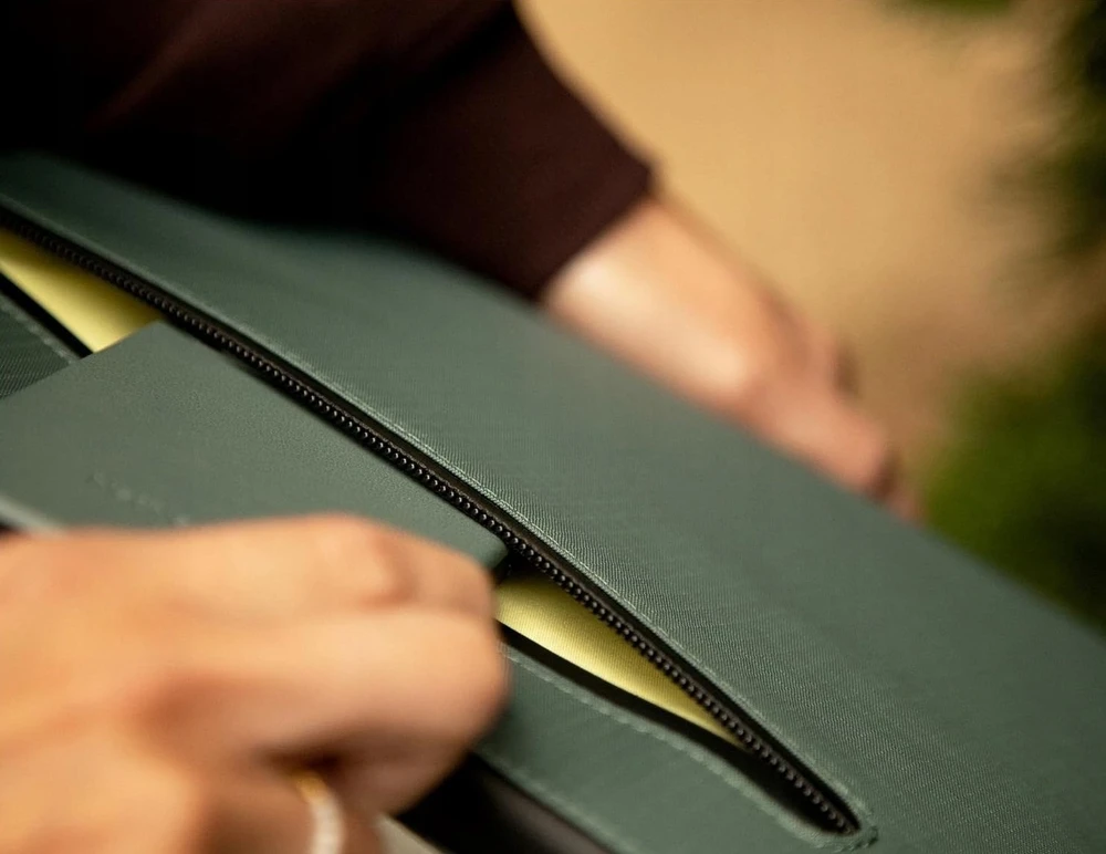 Dėklas Native Union Ultralight Sleeve - etui ochronne do Macbook 13'' (slate žalias)