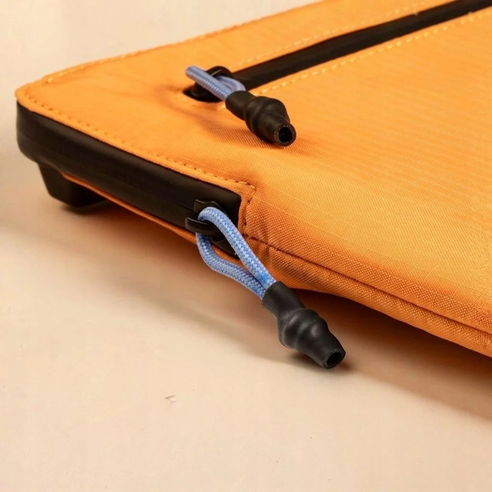 Native Union Ultralight Sleeve do Macbook 15" apricot crush