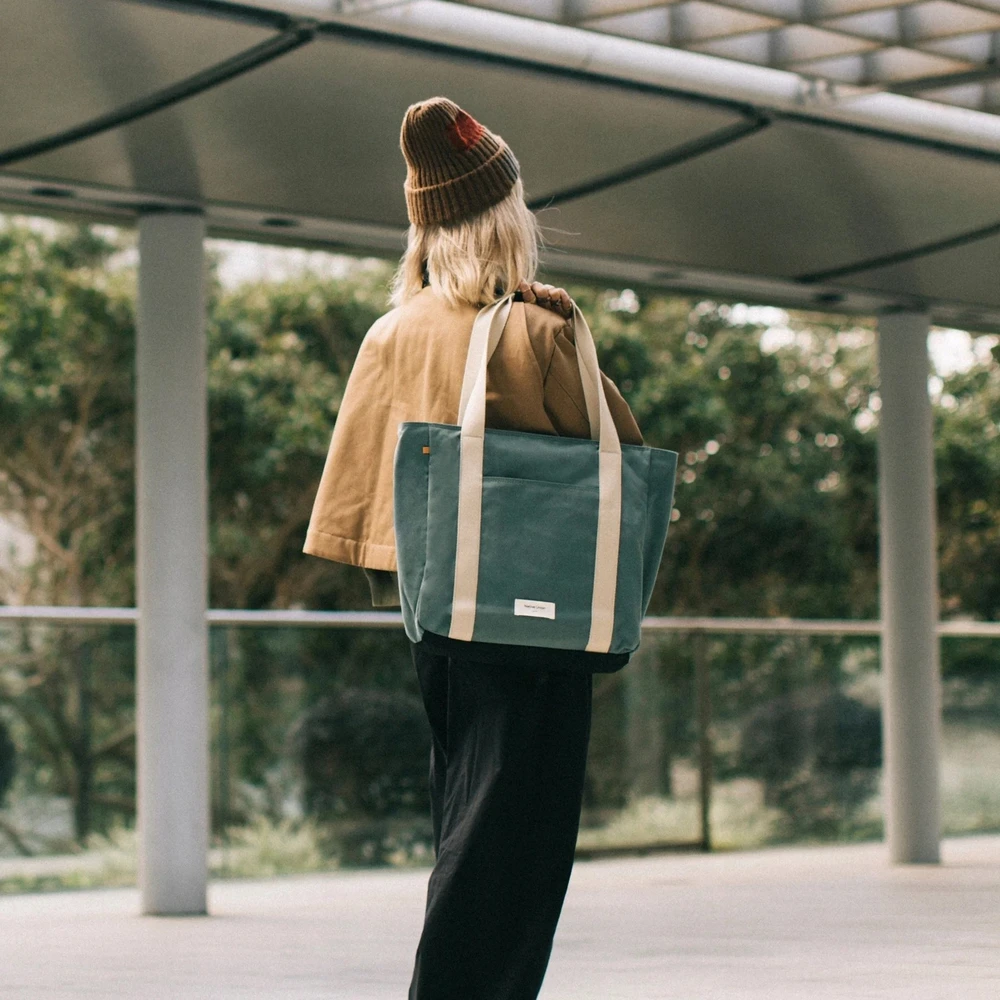 „Native Union W.F.A. Tote Pro Bag“ – 16 litrų talpos krepšys per petį (žalios spalvos)