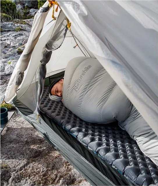 Sofa Naturehike savaime prisipučiantis miegmaišio formos kempingo kilimėlis, 183 × 58 × 7 cm, R vertė 3,5