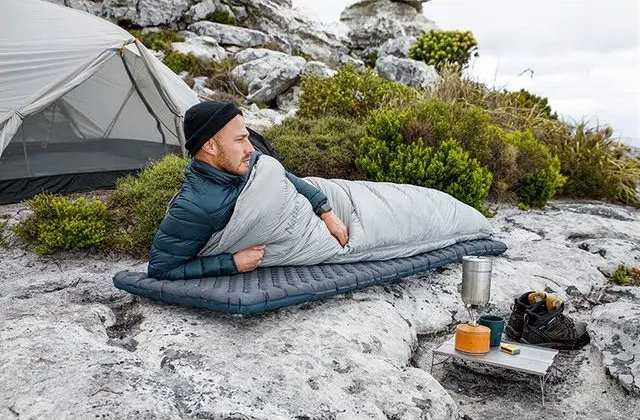 Sofa Naturehike savaime prisipučiantis miegmaišio formos kempingo kilimėlis, 183 × 58 × 7 cm, R vertė 3,5