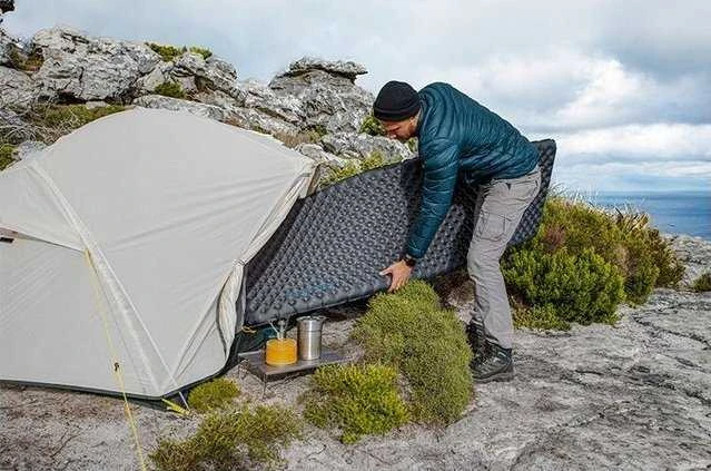 čiužinys NATUREHIKE ULTRALIGHT SQUARE PLUS R 3.5 CNH22DZ018-Žalias