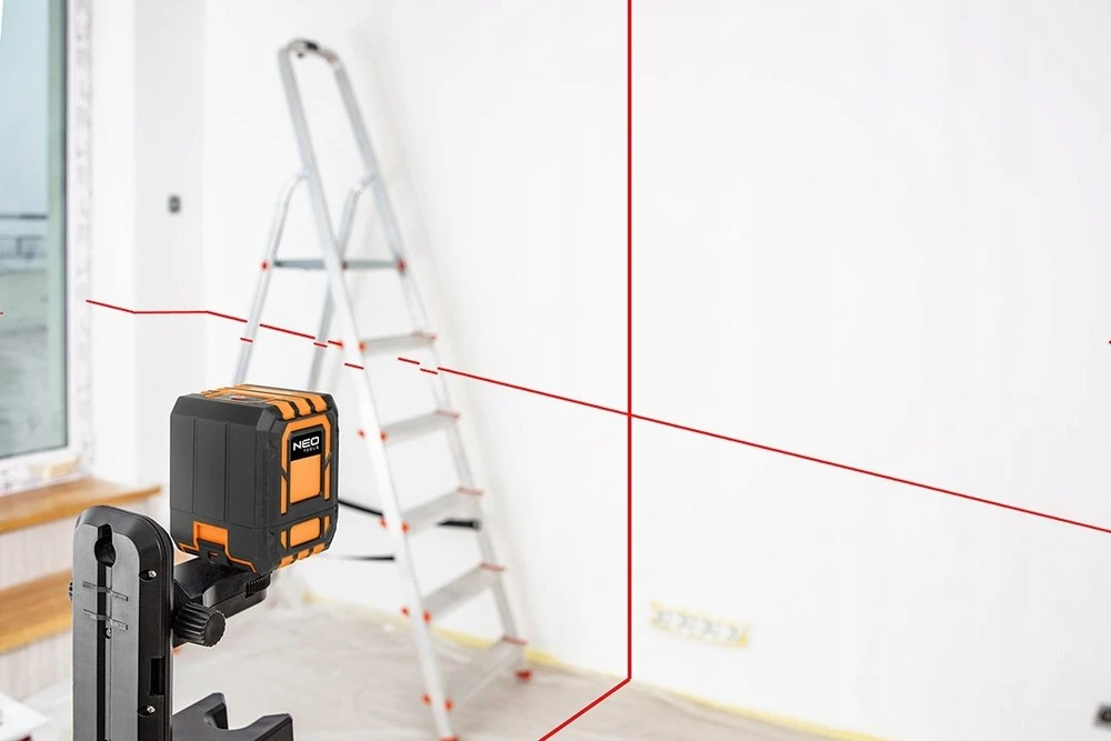 Neo Tools lazerinis 20 m kryžminis lazeris su dėklu ir magnetiniu laikikliu, raudonas