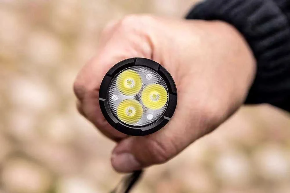 Neo led įkrovimo akumuliatorius, 1x4000 mah, aliuminis, juodas, priartinimo funkcija, 3 tipų apšvietimas, ipx4, usb įkroviklis.