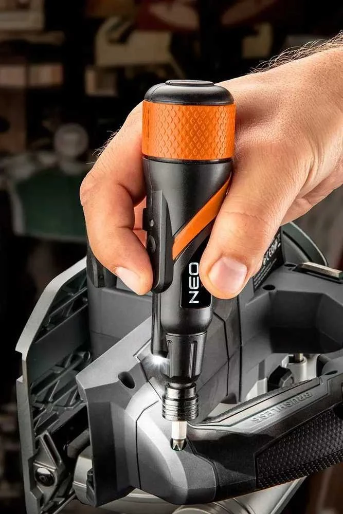 Neo Tools Wkrętak USB-C 3,6 V ličio jonų belaidis atsuktuvas, plastikinė dėžutė + priedai