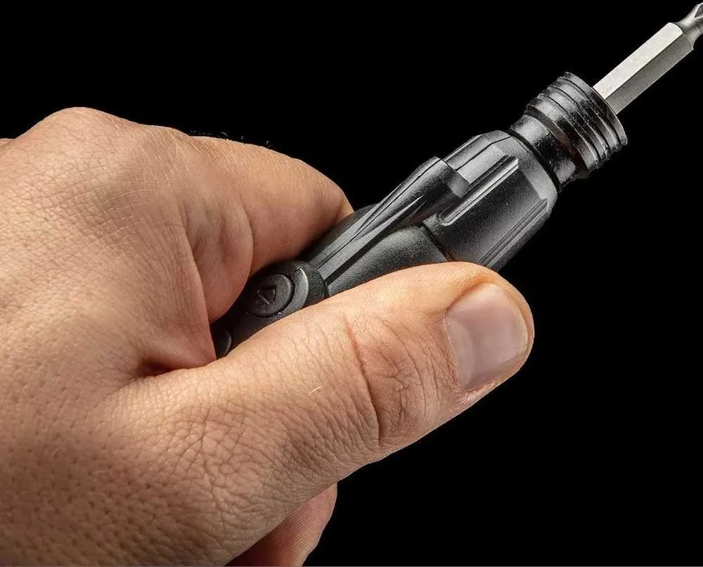 Neo Tools Wkrętak USB-C 3,6 V ličio jonų belaidis atsuktuvas, plastikinė dėžutė + priedai