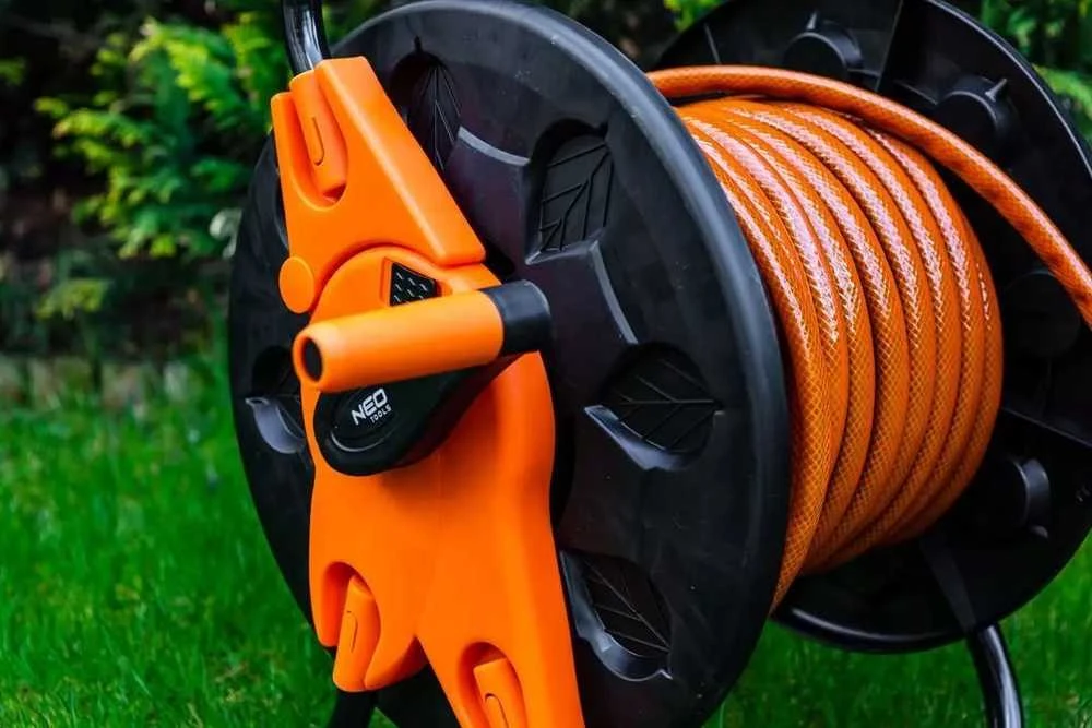 Neo Stojak Sodo žarnos stovas, plastikinis, iki 60 m 1/2 colio žarnos