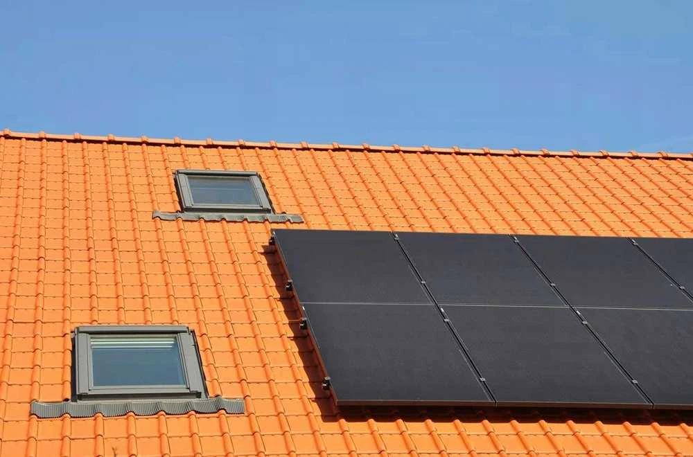 „NeoTec“ saulės įkroviklis „NeoTEC SOLAR“ grynai juodos spalvos saulės baterijų rinkinys 5,7 kW (12 x 475 W)