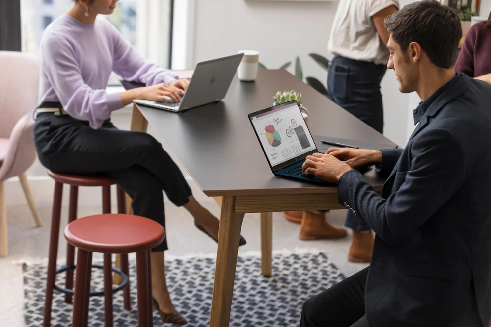 Hewlett Packard (HP) HP EliteBook 835 G11 AMD Ryzen™ 5 8540U Nešiojamas kompiuteris 33.8 cm (13.3") WUXGA 16 GB LPDDR5x-SDRAM 512 GB SSD Wi-Fi 6E (802.11ax) Windows 11 Pro AI PC Sidabrinis