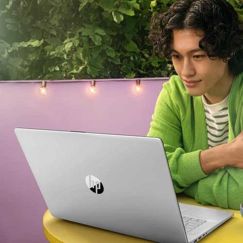 Hewlett Packard (HP) HP Nešiojamas kompiuteris 17-cp2007ny - Ryzen-5 7520U, 17.3" FHD AG IPS 250nits, 8GB, 512GB SSD, US klaviatūra su pašvietimu, Natural Sidabrinis, Win 11 Home, 1 metai