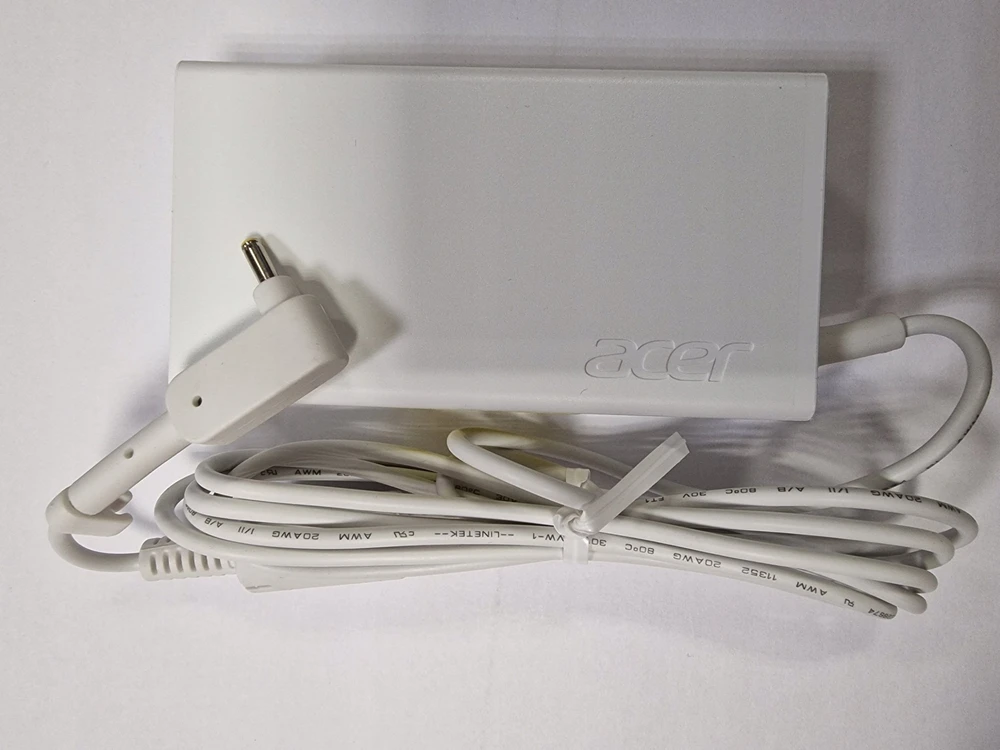 Nešiojamojo kompiuterio maitinimo adapteris Acer 65 W, 19 V (AC Adaptor 65W 19V)