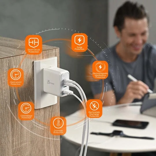 Nešiojamojo kompiuterio maitinimo adapteris j5create 70 W, (JUP4370EF-N)