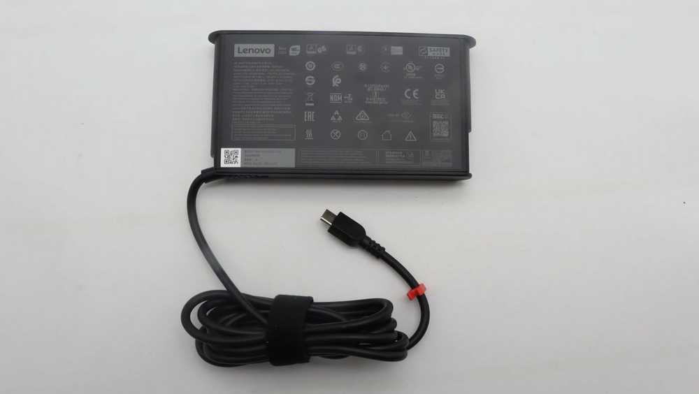 Nešiojamojo kompiuterio maitinimo adapteris Lenovo 135 W, (135W power adapter with)