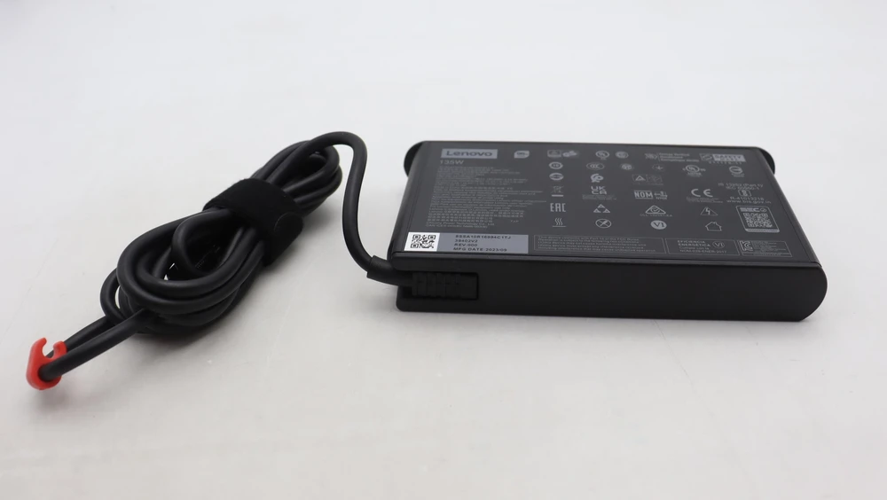 Nešiojamojo kompiuterio maitinimo adapteris Lenovo 135W USB-C AC adapter for