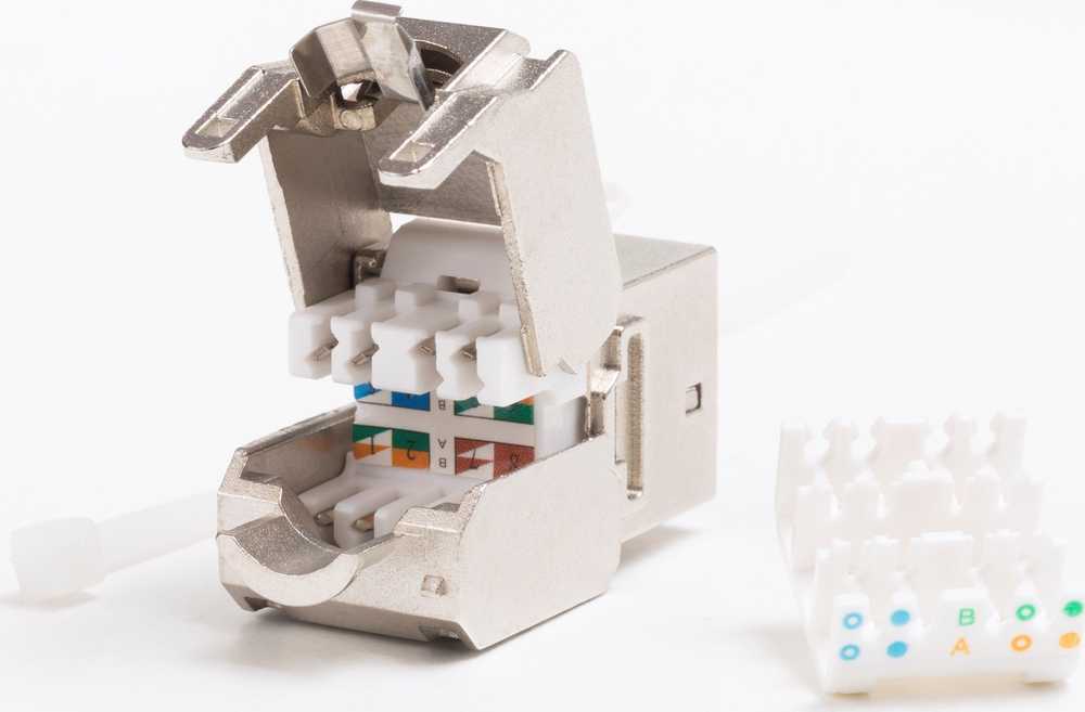 NETRACK 105-31 Netrack Keystone Jack RJ45 kat. 5e FTP modulis, be įrankių