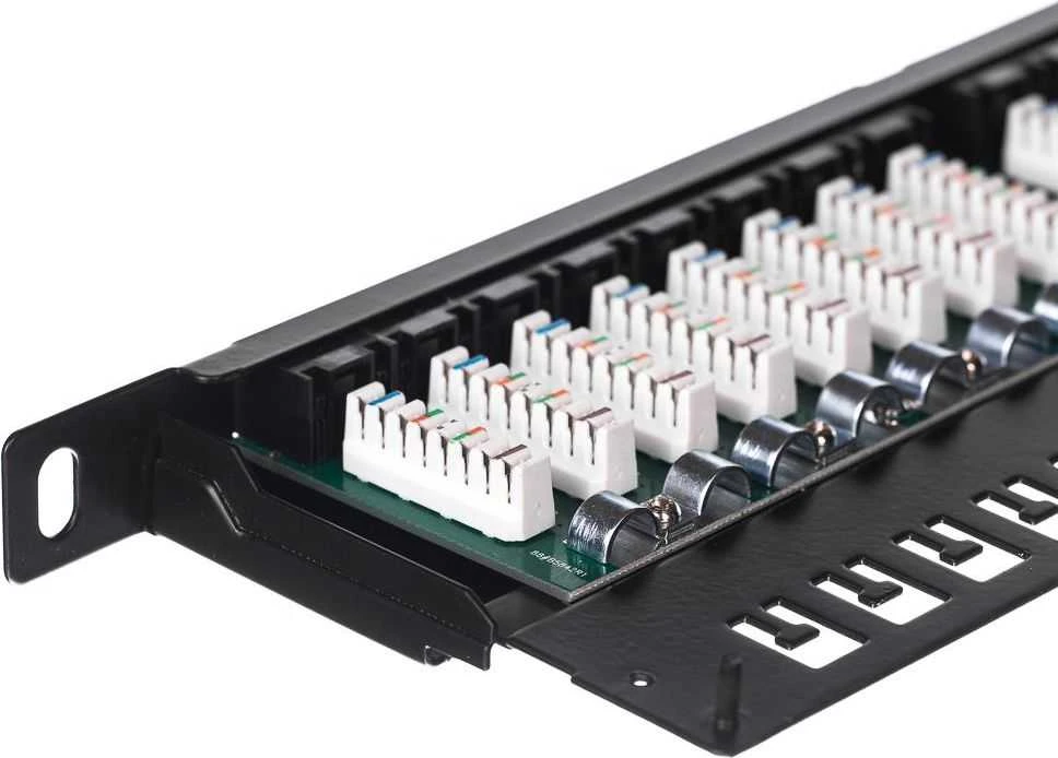 NETRACK 104-10 patch panel 19inch 24-jungtys kat. 5e UTP 0 5U su lentyna