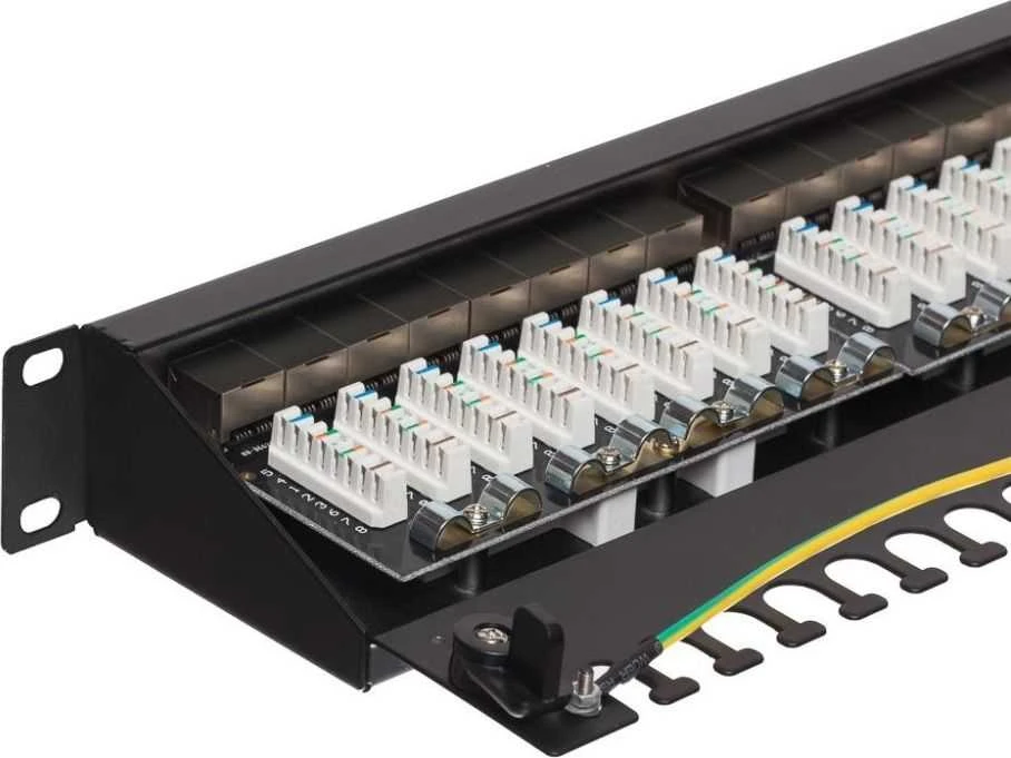NETRACK 104-19 patch panel 19inch 24-jungtys kat. 6A FTP su lentyna