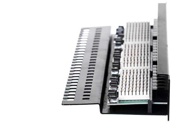 NETRACK 104-01 patch panel 19inch 24-jungtys kat. 5e UTP su lentyna