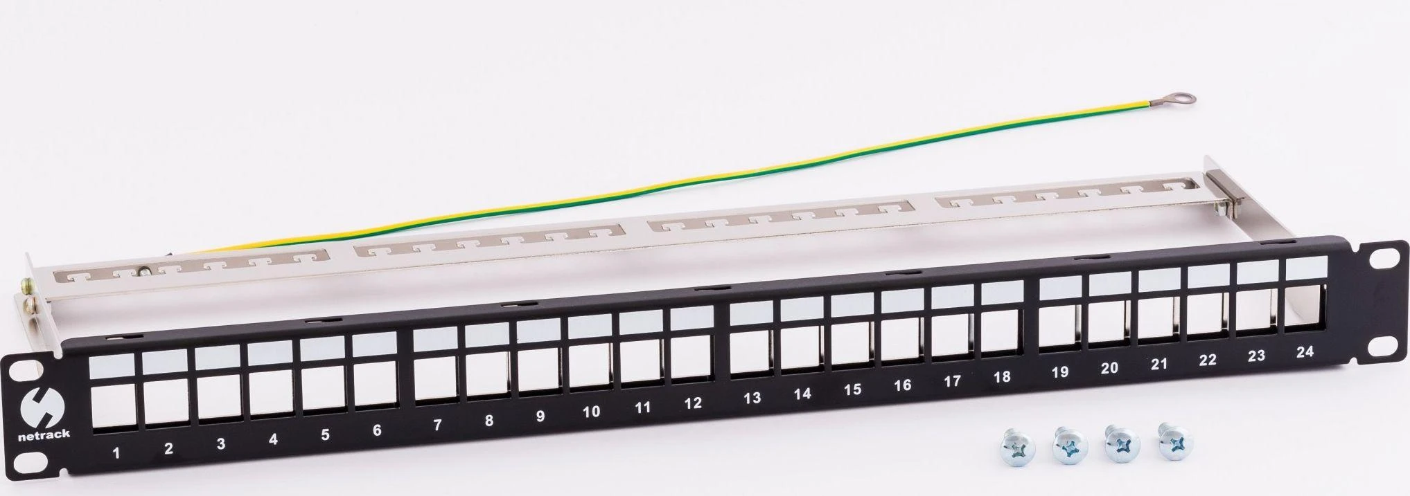 NETRACK 104-21 patch panel Keystone 19 colių 24 jungtys FTP su lentyna