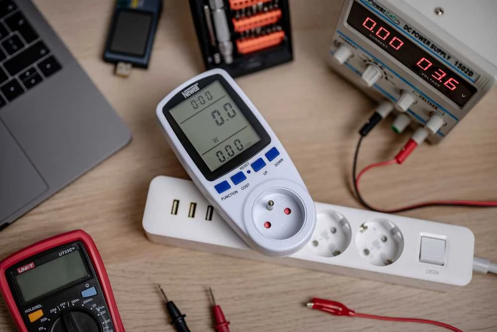 Lubinis šviestuvas Energijos Monitorius - Newell Wattmeter Galia Srovė Įtampa LCD Apšviestas
