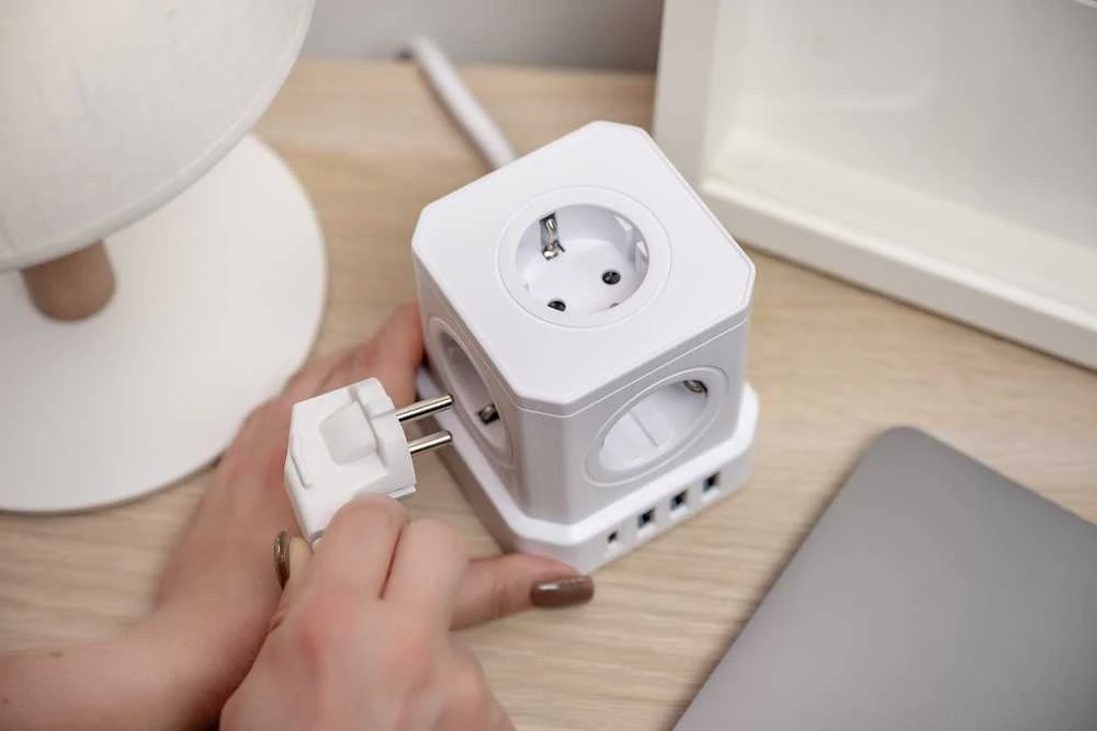 „Newell GaN Power Cube 9in1“ – baltas