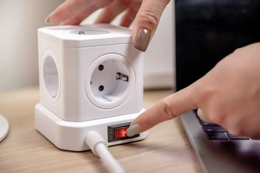 „Newell GaN Power Cube 9in1“ – baltas