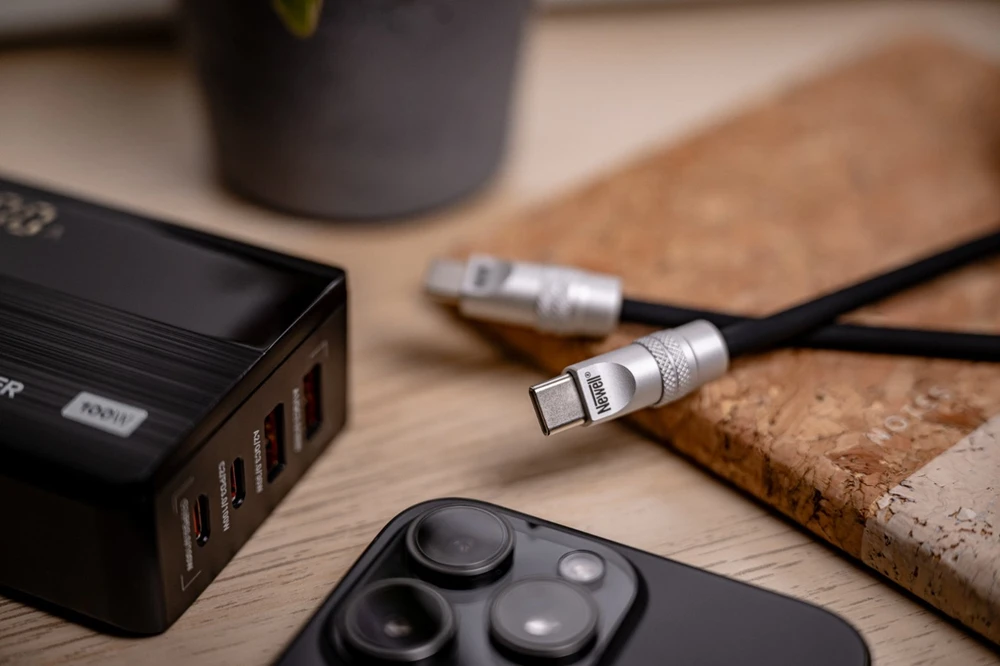 USB-C Kabelis - Newell USB-C 100W greito įkrovimo kabelis, 2m, Silikonas, Juodas