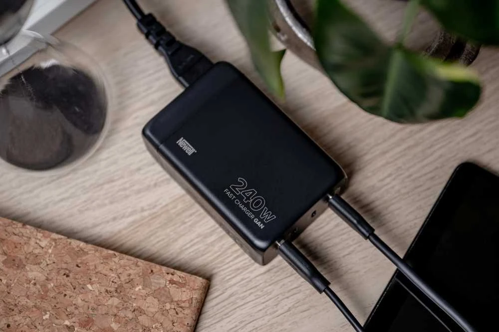 Newell GaN 240 W tinklo įkroviklis EU
