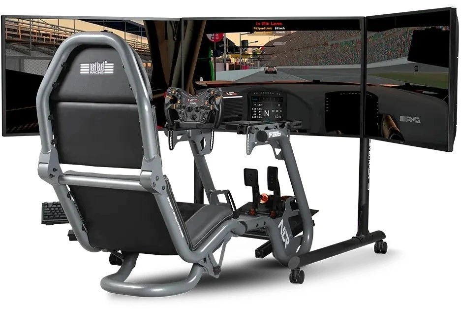 Laikiklis „Next Level Racing“ grindų stovas | Vamzdinis laisvai stovintis trigubas monitorius stovas | Iki 3x43" | Aukščio reguliavimas, pakreipimas | Maksimalus svoris (keliamoji galia) 50 kg | Juodas