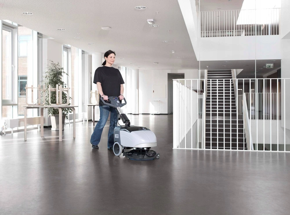 Grindų plovimo mašina NILFISK SC351 Full PKG