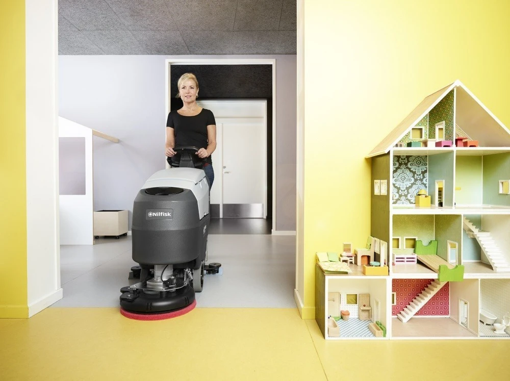 Grindų plovimo mašina NILFISK SCRUBBER SC401 43 B