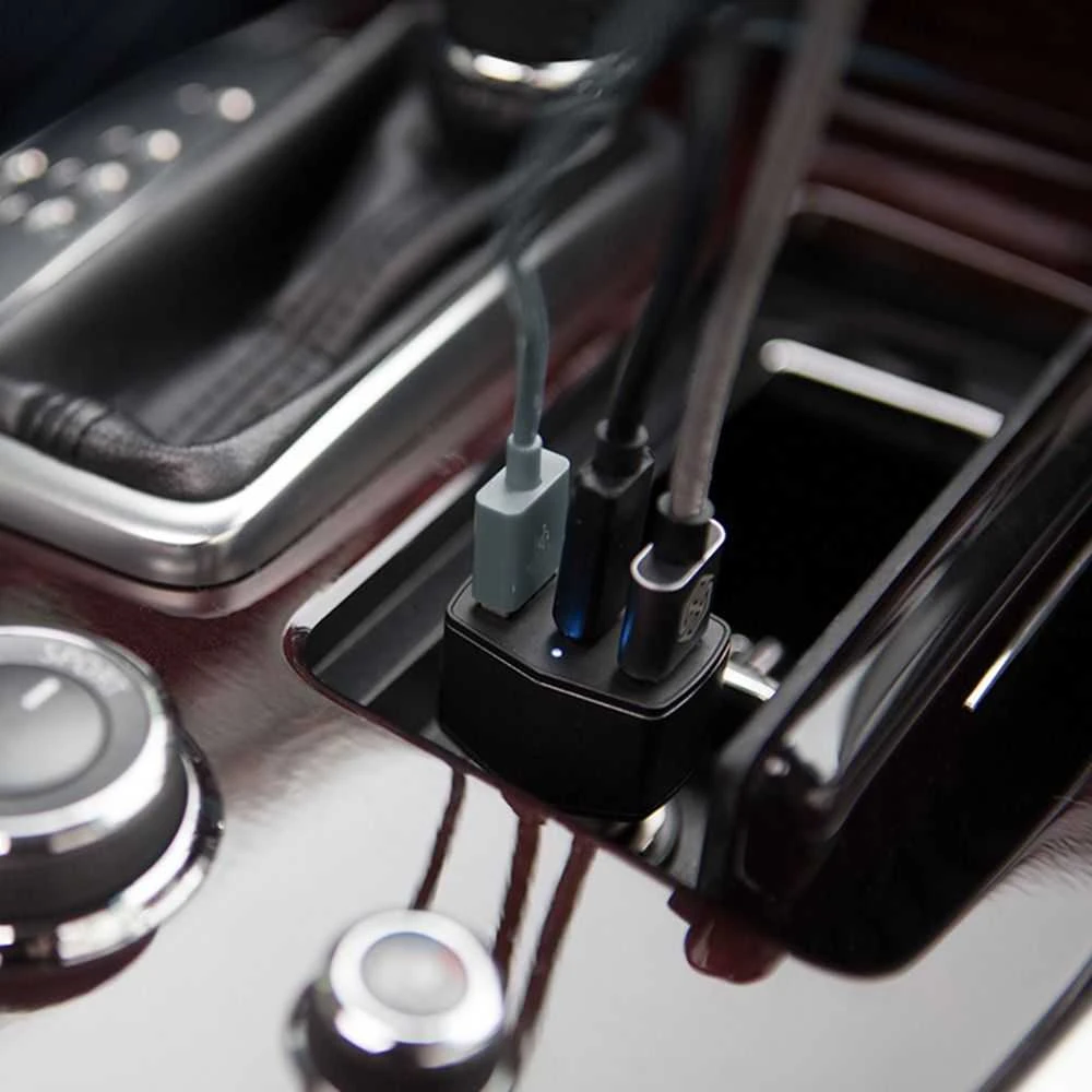 Dėklas Nillkin Celerity automobilinis įkroviklis - 2x USB-A + 1x USB-C, 32W aukso spalvos
