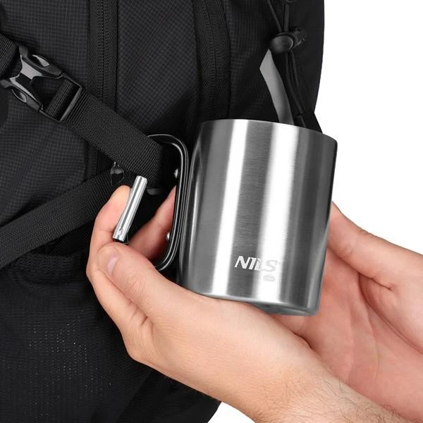 Nils Extreme NC17110 KUBEK KEMPINGOWY Z KARABIŃCZYKIEM 330 ML STAL NIERDZEWNA JUODA NILS CAMP