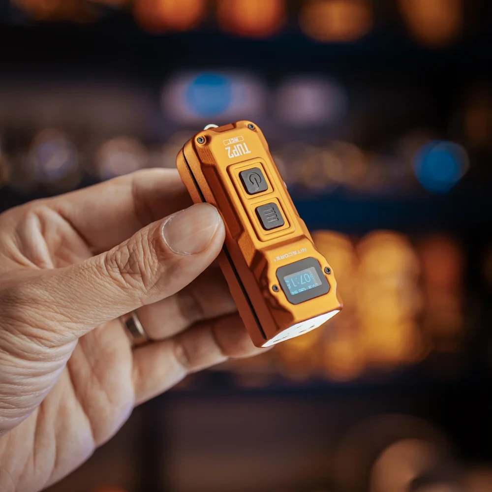 Nitecore TUP2 Žibintuvėlis-raktų pakabukas, 1200 lm, 125 m, OLED ekranas, 1300 mAh, USB-C, IP54, oranžinės spalvos