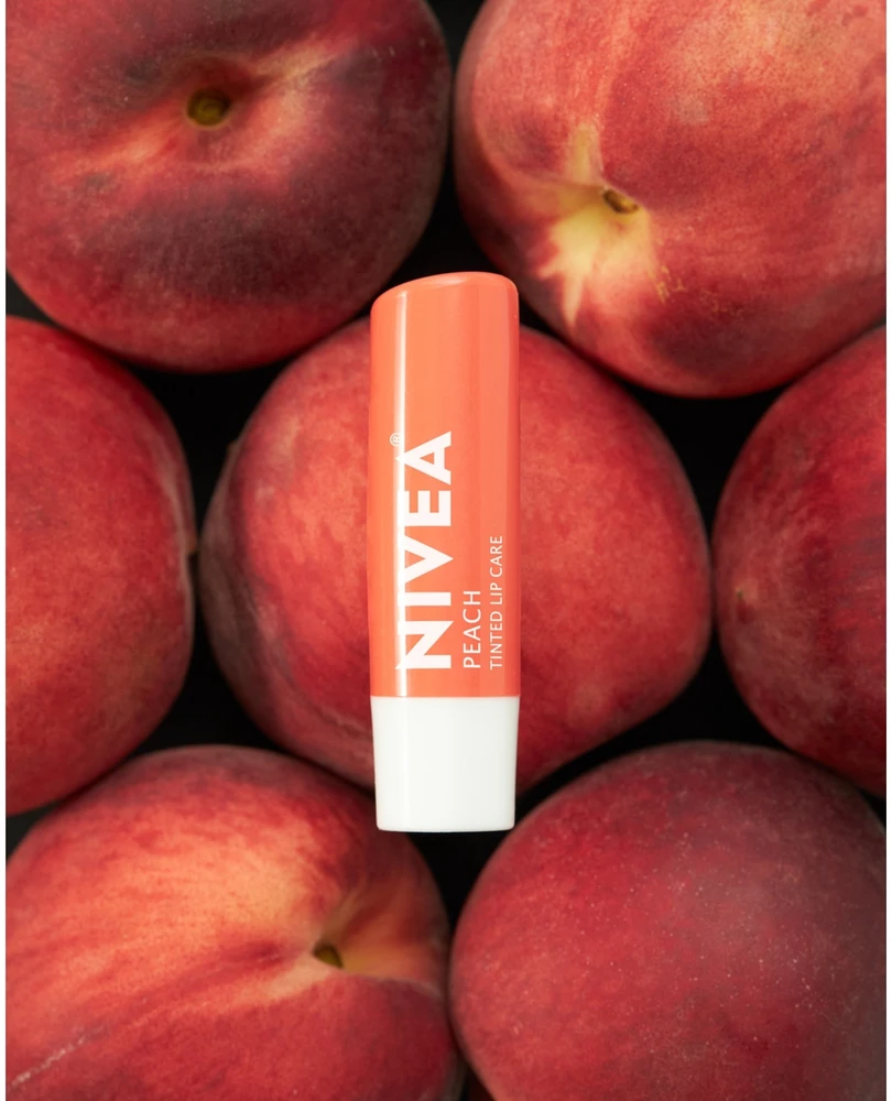 Nivea „Bridgerton Edition Penelope&Colin“ maitinamieji lūpų dažai „Peach Tea“ 4,8 g