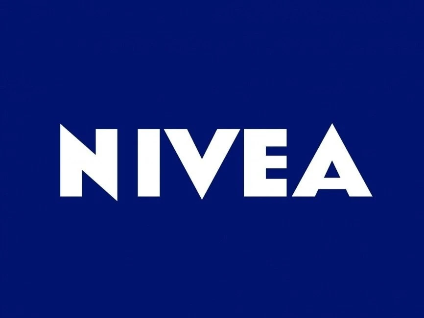 Nivea 24H Moisture Lip Pearly Shine, 4,8 g