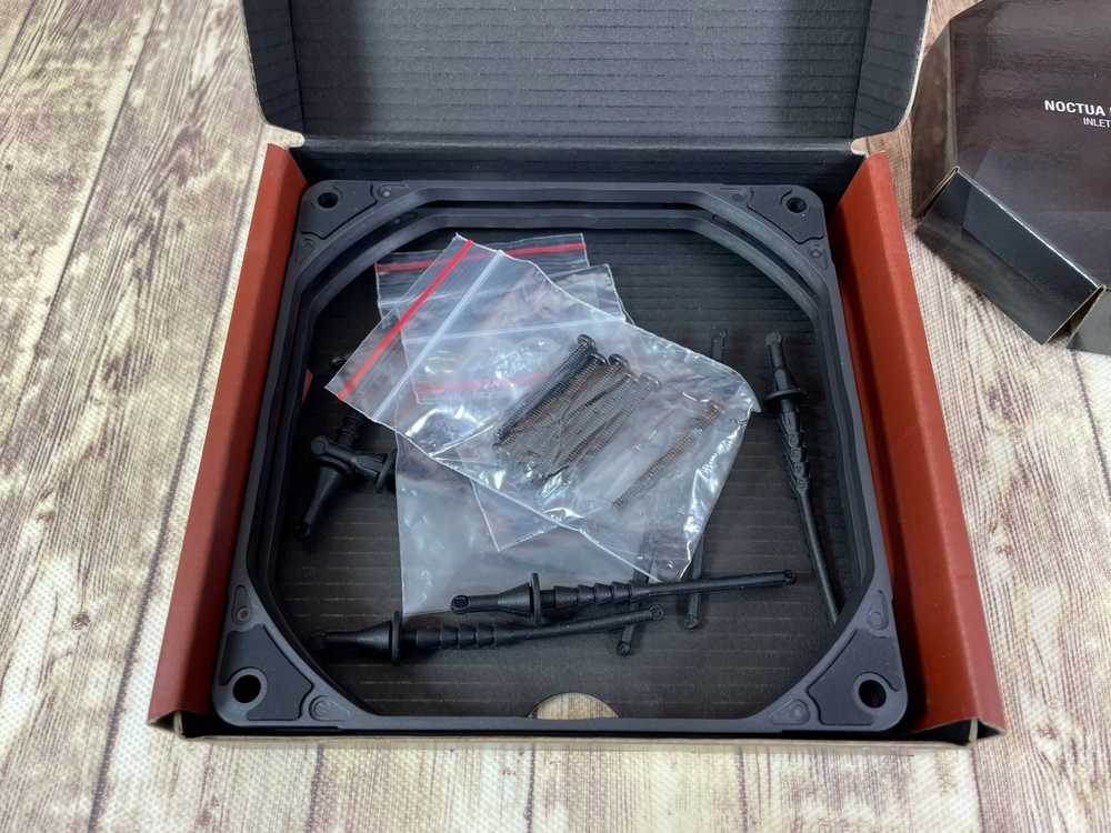 Noctua NA-IS1-14 chromax.juodas tarpikliai 140 mm ventiliatoriams - 2 vnt. rinkinys