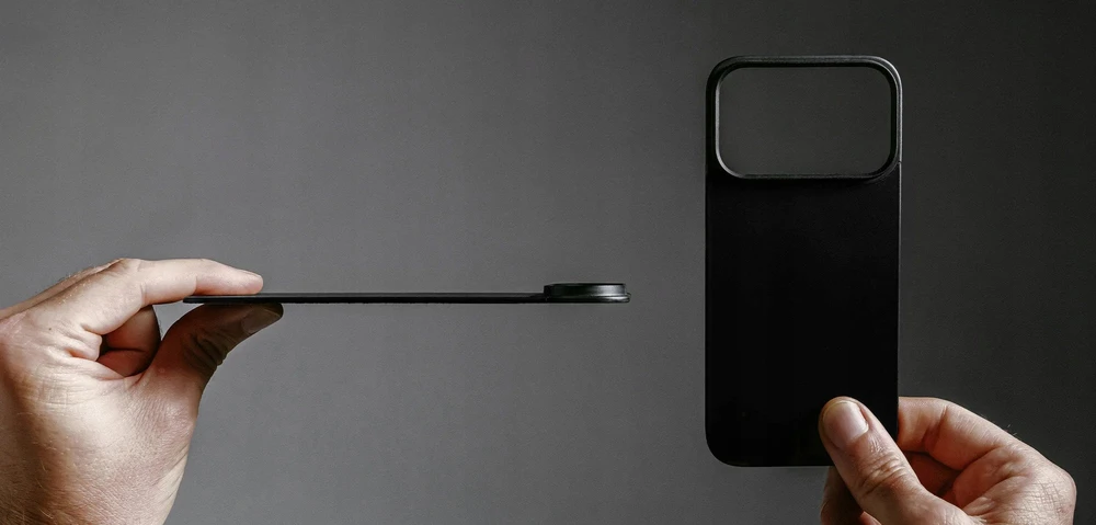 Dėklas Nomad Magnetic Leather Back, juodas (Horween), Magsafe - iPhone 17 Pro