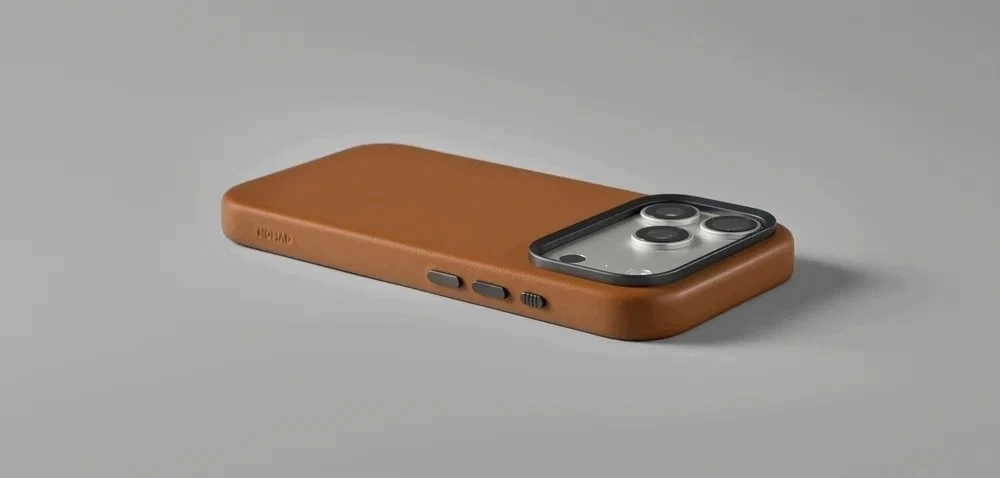 Burga Nomad Traditional odinis dėklas, šviesiai ruda – iPhone 18 Pro/17 Pro