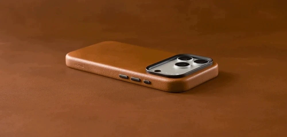 Burga Nomad Traditional odinis dėklas, saddle (Horween) – iPhone 18 Pro Max/17 Pro Max