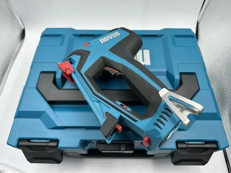 Novus Zszywacz akumulatorowy J-550 komplektas Metabox
