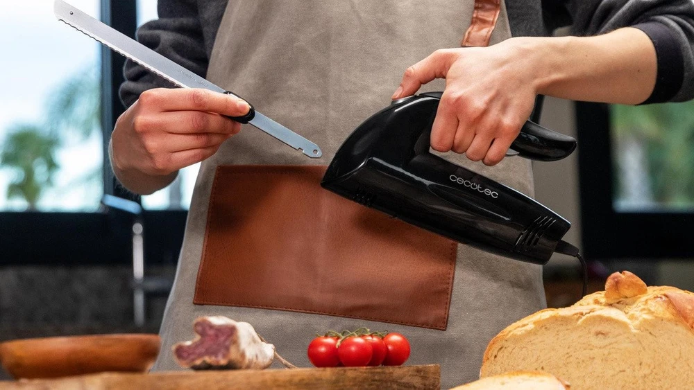 Nóż elektrinis Cecotec Cecotec Elektrinė peilis Cut-Eat 1800 Juodas