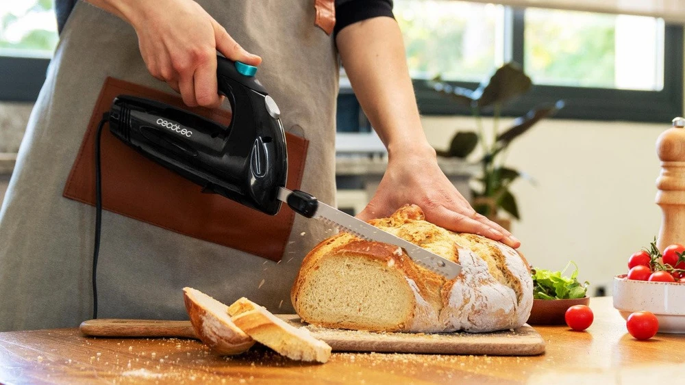 Nóż elektrinis Cecotec Cecotec Elektrinė peilis Cut-Eat 1800 Juodas