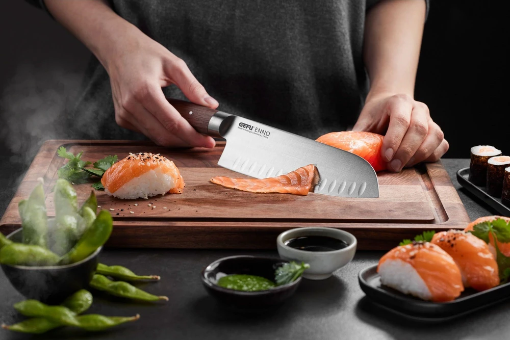 GEFU ENNO Santoku peilis su grioveliais 18 cm