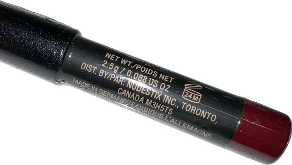 „Nudestix Intense Matte“ lūpų pieštukas ir skruostų skaistalai 2 viename „Raven“ 2,5 g